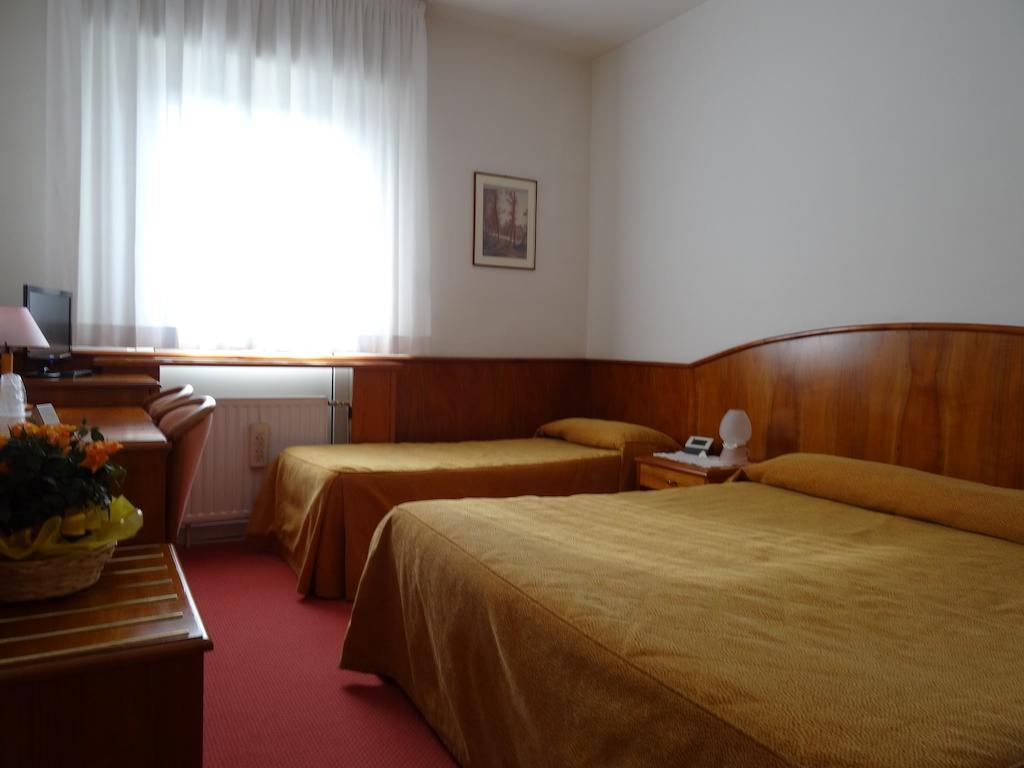 Hotel Roma Cividale Del Friuli Room photo