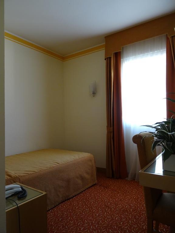 Hotel Roma Cividale Del Friuli Room photo